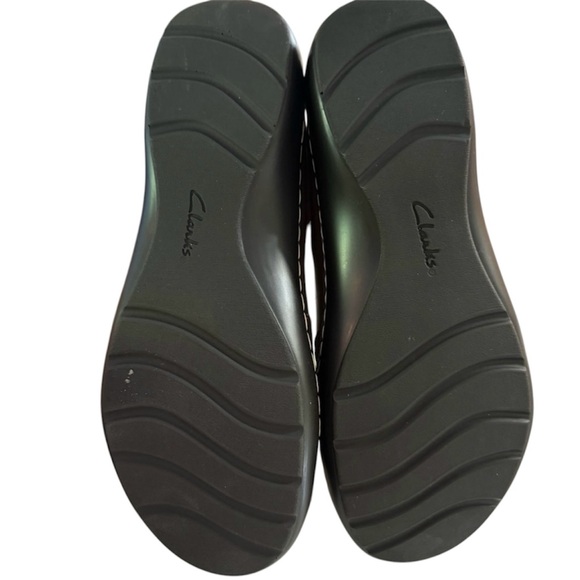 Clarks Size 8.5 Brown Slip On Shoes - Picture 4 of 4